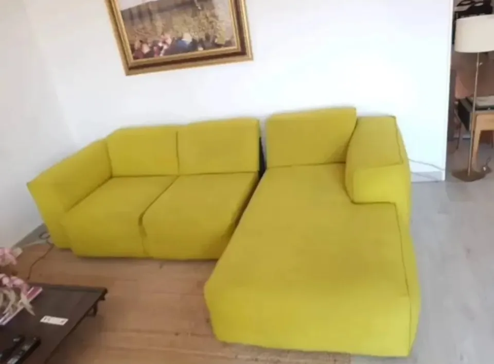 Sofá verde después del servicio